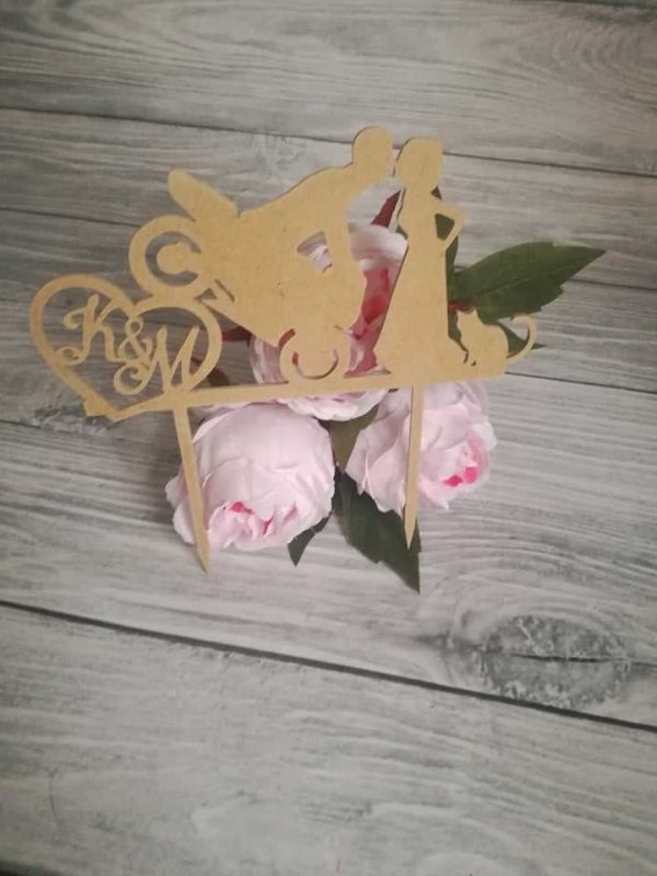 topper z motocyklem, topper, toppery, toppery z motocyklem, dekoracje na wesele, jak udekorować sale weselna, weselne inspiracje, dekoracja tortu, dekoracje na tort,