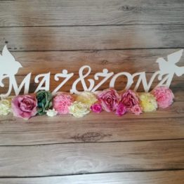 mąż i żona na wesele, napis mąż i żona, wesele, stół weselny, gołębie, gołębie na wesele, dekoracje weselne, inspiracje weselne, napisy weselne