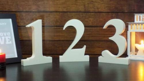 inicjaly na stol weselny, inicjaly weselne, numery stolow weselnych, jak ponumwerowac stoly na wesele (1)